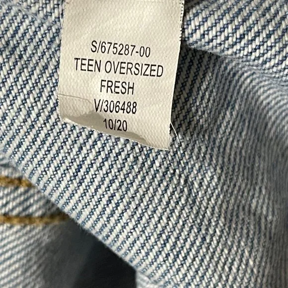 Old Navy women’s/teen size M long sleeve medium wash denim jean jacket - Picture 9 of 10